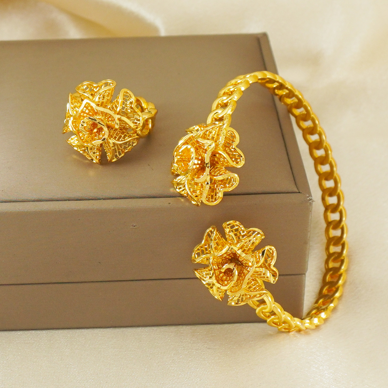 سوار نحاسي مطلي بالذهب الأكثر  - مراجعة Best Jewelry Watches Women وسعره